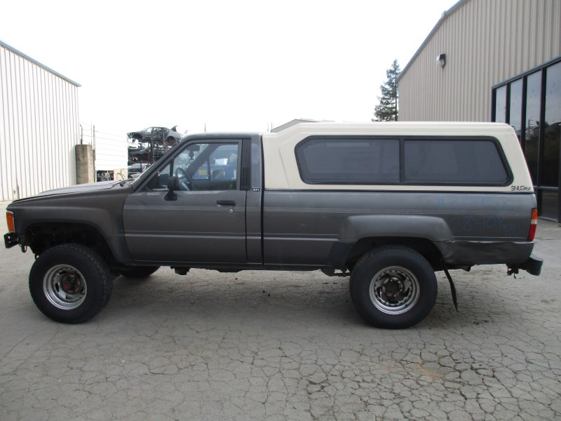 1988 TOYOTA PICK UP GRAY 2 DR 1/2 TON DELUXE STANDARD CAB LONG BED 3.0L